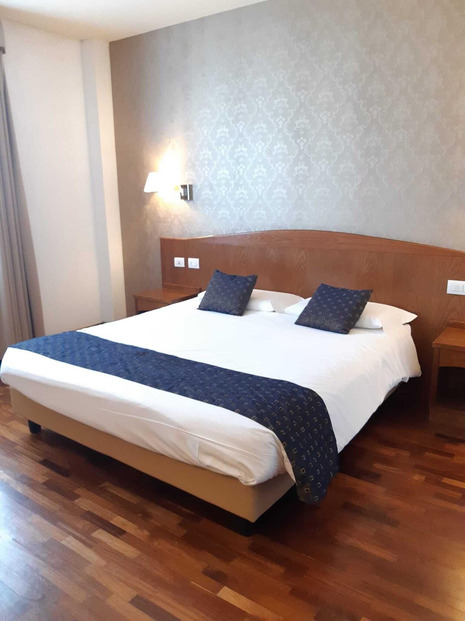 Hotel Datini براتو المظهر الخارجي الصورة