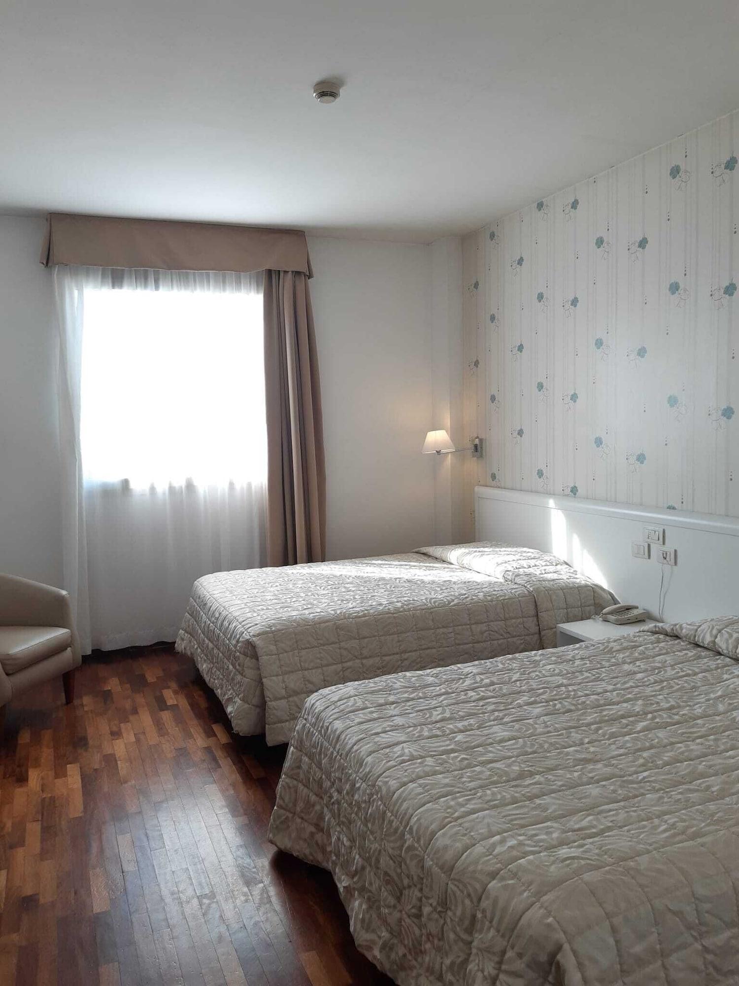 Hotel Datini براتو المظهر الخارجي الصورة