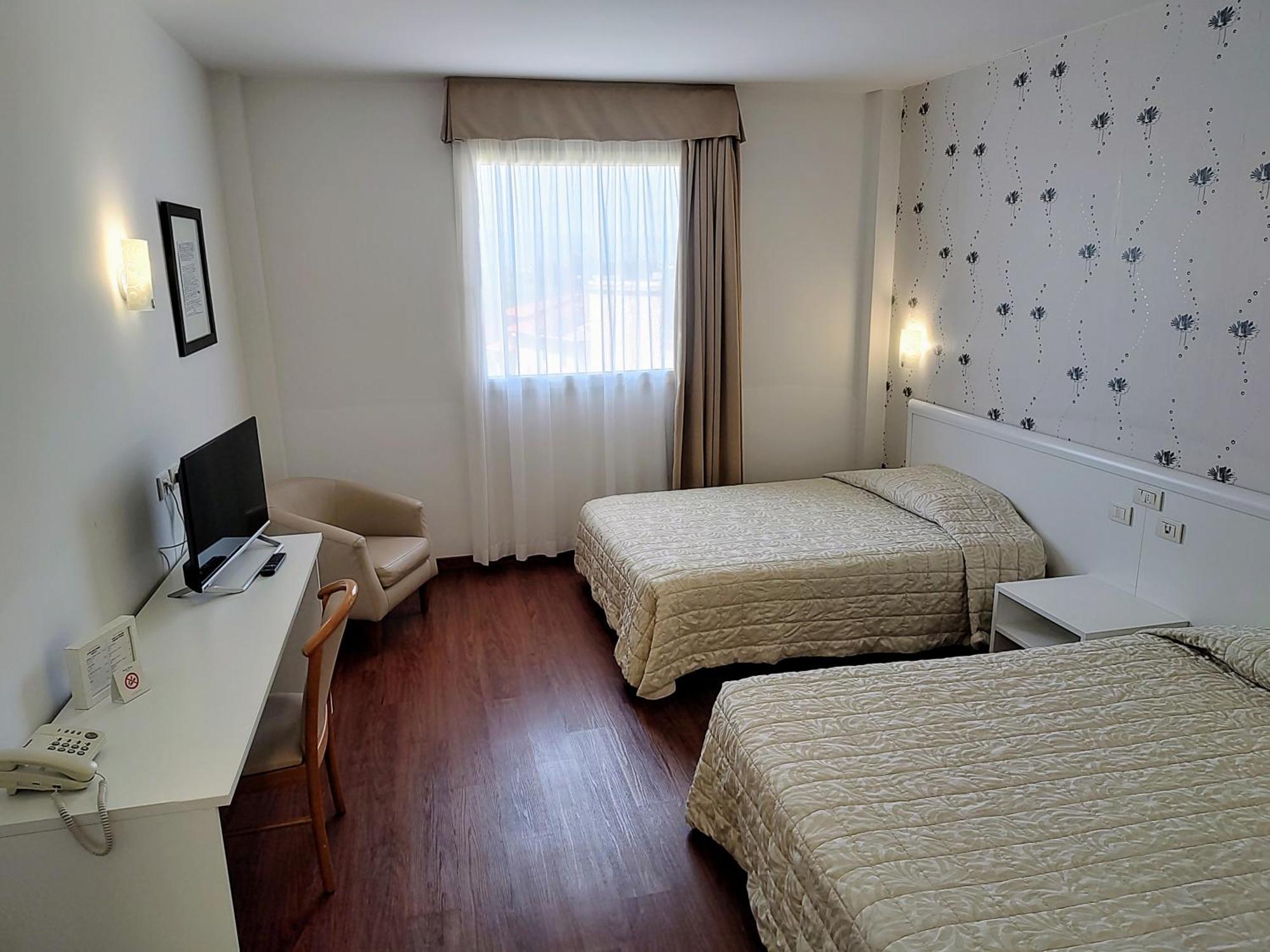 Hotel Datini براتو المظهر الخارجي الصورة